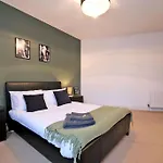 Modern & Spacious Apartment In City Centre