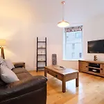 Modern & Spacious Apartment In City Centre