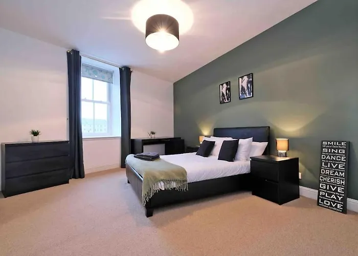 Modern & Spacious Apartment In City Centre