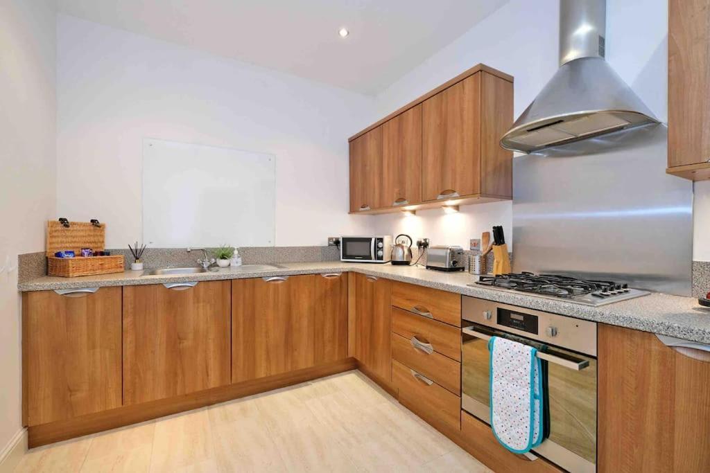 Modern & Spacious In Centre * Aberdeen