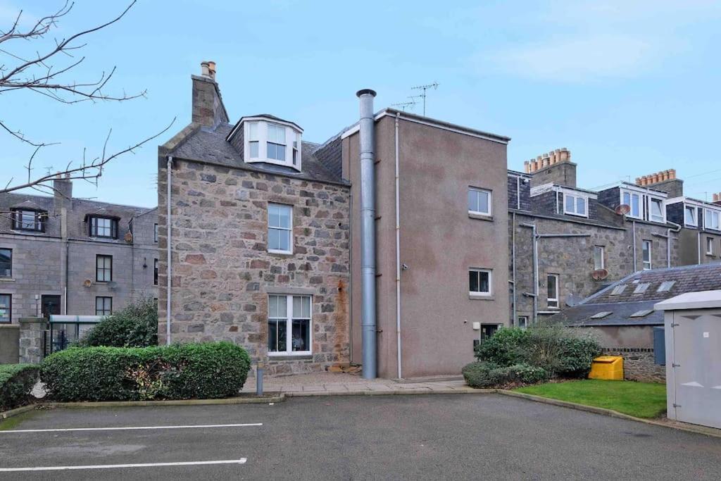 Modern & Spacious In Centre Aberdeen